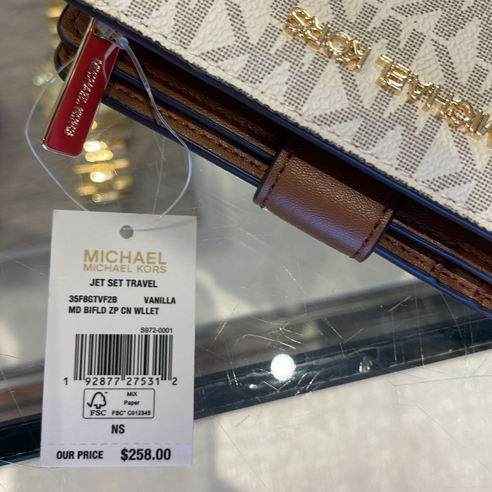 MICHAEL KORS
Medium Signature Logo Wallet 
Vanilla 
NWT - Picture 16 of 16